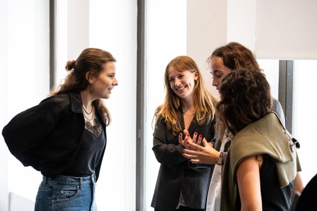 Luisa Neubauer speaks with Columbia students attending a workshop